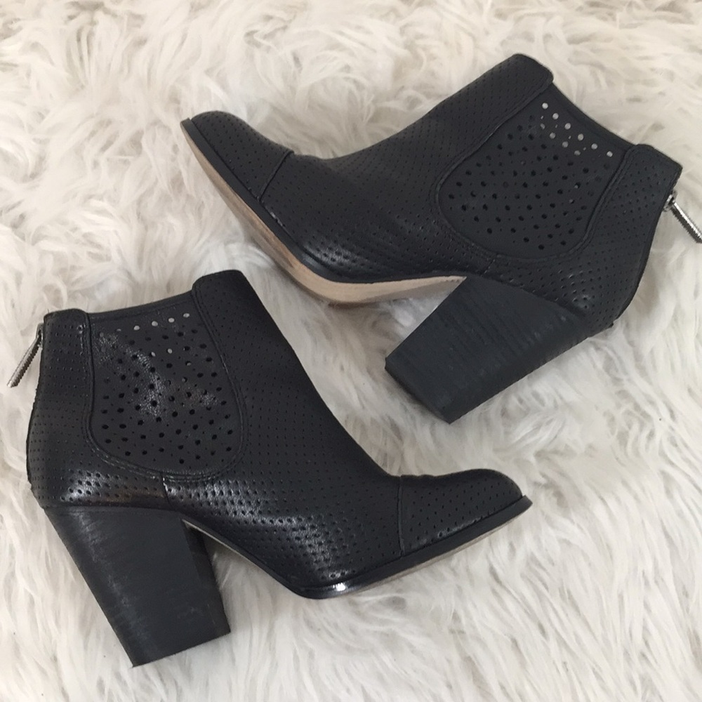 Adam Tucker by Me Too Frankee Black Bootie Sz 7.5 - Picture 8 of 14